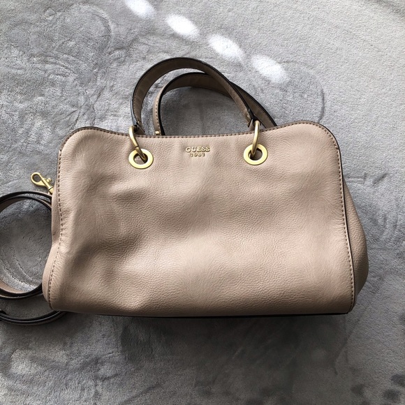 Guess purse - Picture 2 of 2